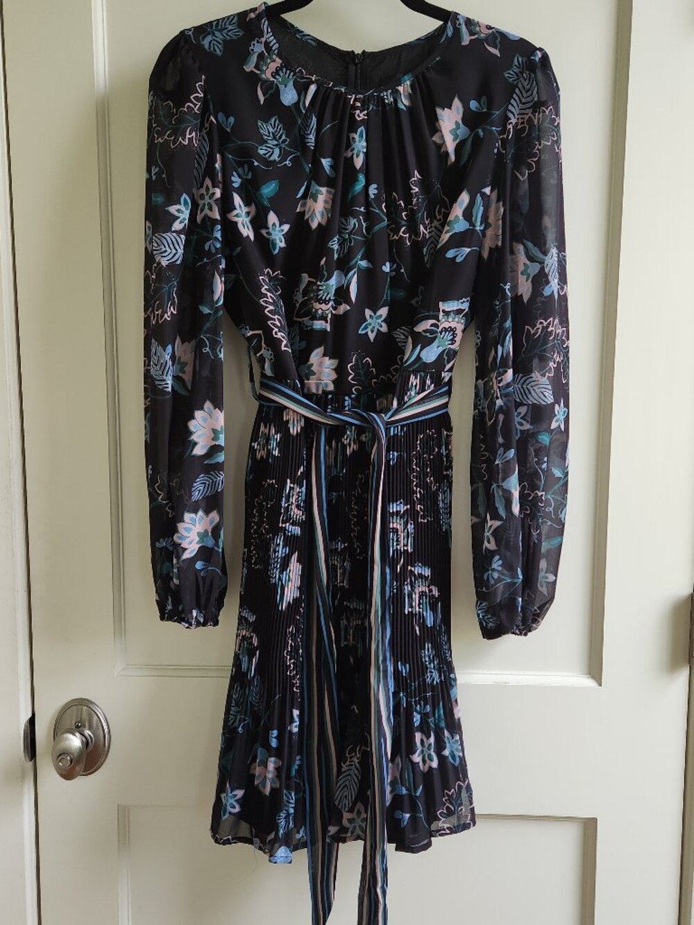 Suzanne Betro Floral Pleated Dress Large Sheer Sleeve Keyhole Neck Tie Waist